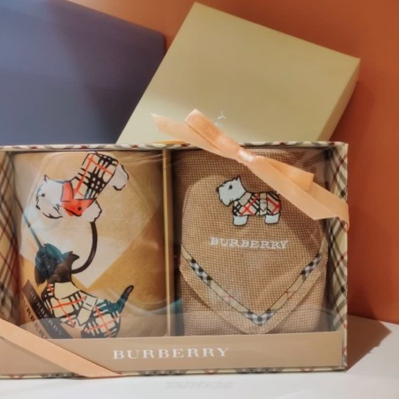 Burberry authentic 19” handkerchiefs scarf gift box set | Made in Japan - Picture 2 of 13